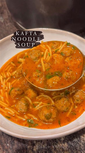 Kafta Noodle Soup! YUMMM 😋 I used my beefy noodle soup recipe & swapped the beef to mini Kafta meatballs! So so good the whole family went for seconds. Coating the meatballs in flour is optional, I found the Kafta meatballs were super sticky to work with as they were small but you can skip this step & proceed with the rest of the recipe! Kafta Noodle Soup 500g Kafta, rolled into mini meatballs @akarmeats Approx 1 cup vermicelli noodles 1 tablespoon tomato paste 1 tablespoon capsicum paste 1/2 t