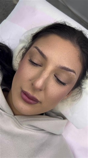 Understanding Powder Brows: The Perfect PMU Technique