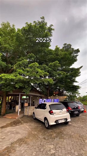 Merapi Uncover on Instagram: "Sudah paham kan kalo Bowl-Ling udah buka dari tahun 2013? Mahasiswa lama Jogja siapa dulu yang langganan ke Bowl-Ling🤭 Udah tau belum kalo Bowl-Ling pindah pindah tempat ke daerah Condongcatur? Venue & parkirannya juga luas, cocok buat kumpul bareng keluarga atau rombongan😍 Menu-menunya juga makin banyak. Mulai dari berbagai varian sup buah yang seger-seger. Selain itu, disini juga ada makanan & minuman yang ngga kalah enak dan porsinya buanyakk