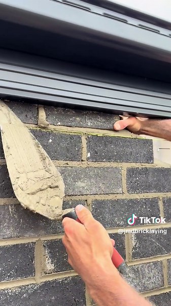 Discover the Art of Piggy Back Bricklaying Techniques