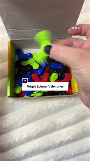 The perfect non-candy option for class valentines! ❤️💚💙🖤 #valentinesday #classroomvalentines #kidsvalentines #valentinesdaygiftideas #fidgetspinners