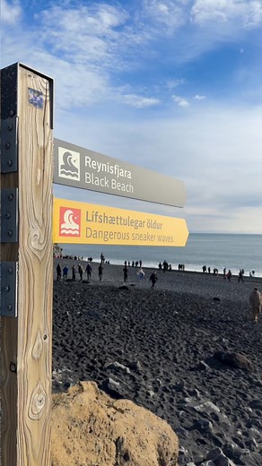 The perfect plan for a road trip to the South Coast of Iceland! 😎🚙 We stopped at: 📍 Eyjafjallajökull viewpoint by Route 1 📍 Skógafoss Waterfall 📍 Reynisfjara Black Sand Beach 📍 Arnardrangur by Dyrhólaey Back in Reykjavík, we had juicy burgers and fries at 2Guys by Hlemmur 📍🍔🤤 🎥 The 13th of March, 2024. The footage of the sneaker wave on Reynisfjara is from January 2024. | Guide to Iceland