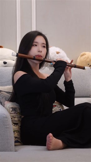 This is a traditional Chinese musical instrument -- bamboo flute（竹笛） #中国汉服 #中国乐器 #中国传统乐器 #竹笛 | Love.Chinese.music