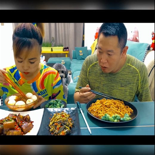 40K views · 596 reactions | 浪 No Hands Eating Challenge | Family Funny ASMR Mukbang #fblifestyle #FunnyFamily #FamilyFun #EatTogether #FamilyTime #FoodFun #YummyTime #LaughTogether #FamilyLaughs #MealTime #FoodLove | Yummy ASMR | Facebook