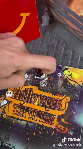 Tim Burton fans just RUN to Mc Donald’s😱 #nightmarebeforechristmas #timburton #jackskellington #jackandsally #oogieboogie #mcdonalds #happymeal #adventcalendar