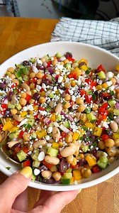 The best meal prep ever: this DENSE BEAN SALAD that’s mediterranean inspired and so incredibly easy to throw together! I’ve seen several amazing dense bean salad recipes on social media lately and have been dreaming of this recipe for a while now! It’s packed with plant based protein and lots of good fiber! | Food With Feeling