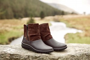 Keep feet warm and dry this season thanks to our stylishly comfortable shoes with built in GORE-TEX® product technology. Shop Women's GORE-TEX® > http://bit.ly/2Oulibm Shop Men's GORE-TEX® > http://bit.ly/2J1cZ0E | Hotter Shoes
