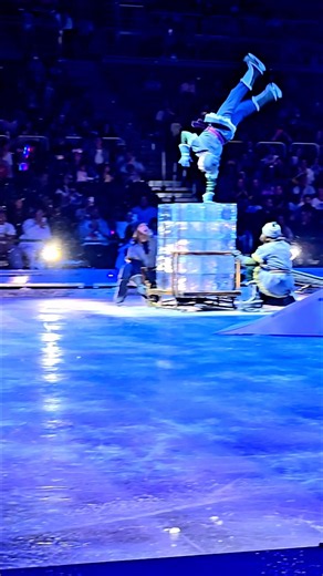 Kristoff’s One-Handed Handstand Over the Ice Blocks ❄️⛸️