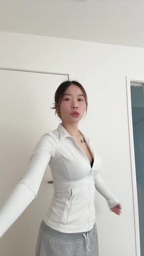 Muzzing at Raves: Darren Styles Knockout Festival Dance Moves