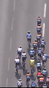 4.7K reactions · 82 shares | ⏮️ Un sprint massif et un changement de Maillot Jaune, revivez le dernier kilomètre de l’étape 2 ! ⏮️ A bunch sprint and new overall leader, relive the last kilometer of stage 2! #Dauphiné | Tour Auvergne Rhône-Alpes | Facebook