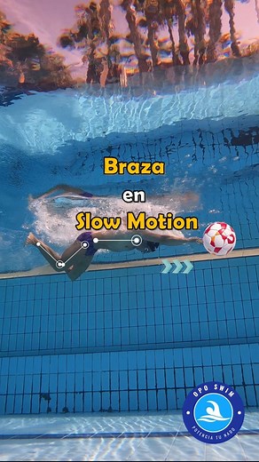 💙 Antes que nada, agradecer al @cnmetropole que nos proporciona las mejores piscinas para nadar de toda 🇪🇸. Anímense a hacerse socios, majestuoso club. Entrando en materia ⬇️ 🤲➡️👣 Brazada Primero, Luego la Patada: La clave de una braza eficiente está en iniciar con una potente brazada. En el momento en el que ambas manos se juntan, comenzamos la flexión de las piernas. Posteriormente lanzaremos los brazos al frente en posición de streamline y finalmente ejecutaremos la potente patada. 📸Est