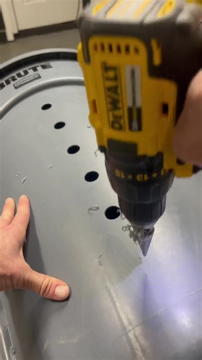 How to build a DIY Compost bin #homestead #garden #compost #gardening #DIY