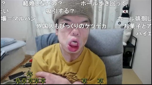 【ぽんちゃん】定位置に戻り着席し、結構動き回ってるのにケツが痩せないと悩みを打ち明け□のようなポーズをとってしまう→顔面をいじくり回す癖がある模様　ぽ「格好良くなりたいん…【ニコ生】