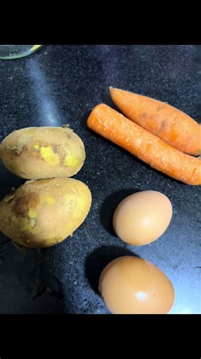#baby_weight_gain_recipe #zedtiktok🇿🇲🇿🇲 #healthy_baby_meals #fyppppppppppppppppppppppp Potatoes rice egg yolk carrot fomula 👌🏾❤️