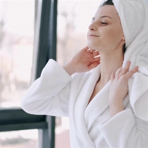 Latest Luxury White Terry Robe Customize Fashionable Solid Pattern Bathrobe Exporter in India..