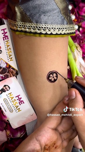 Learn Mehndi Techniques with Hassan Mehndi Expert