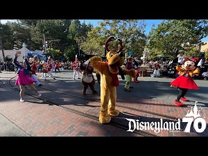 Mickey’s Happy Holidays (2025) | Disney California Adventure | Disneyland Resort