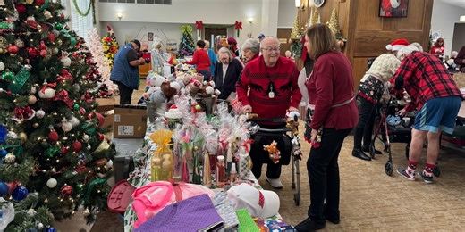 Heartland Heroes: Omaha woman hosts free holiday shopping events for memory care residents