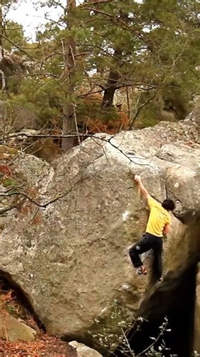 Ο Paul Robinson απολαμβάνει την αναρρίχηση σε κλασικά μπλοκ στο Font · The Schengen Files