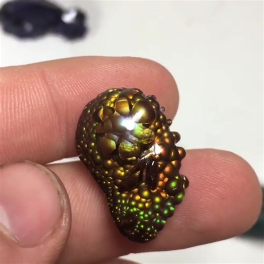 24 reactions | Take a look at this fire agate, a gemstone that's hotter than a blazing bonfire! Fire agate is like a gemstone with its very own fiesta. It's all about those fiery, and vibrant colors. When you lay your eyes on fire agate, get ready for a show. It showcases a mix of reds, oranges, yellows, and even purples, creating those stunning flame-like patterns. Video credits: @proper_gems | Rock Chasing | Facebook