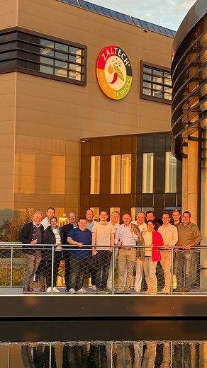 Sensory perception means more than just tasting or smelling – we see it as the art of experiencing the world on multiple levels. 🎨 In our sensory seminars, we explore how subtle nuances can awaken awareness, spark curiosity and evoke images that instantly connect us with vivid memories. 💪Training the senses is not only a scientific exercise, but also an essential skill that we continuously refine in our daily work to create the finest spice blends for our wide range of products. Throwback to o