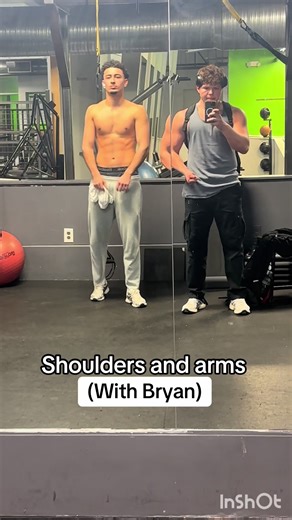 Shoulders and arms, good lift with @bryan #hardwork #foryoupage #gym #shoulders #arms