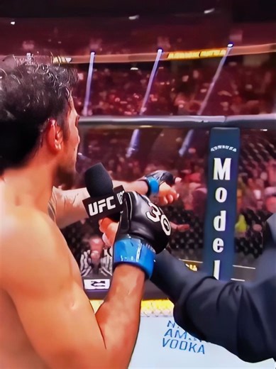 No one held back their tears after his speech #mma