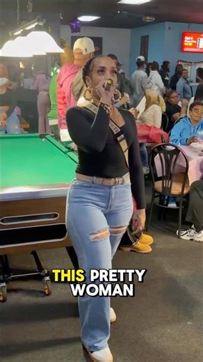 Beautiful Woman Karaoke‼️😍🎤#beautifulwomen #pretty #karaoke #her #natural #aura #trending #viral
