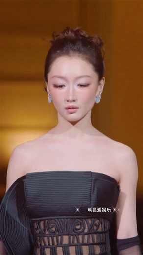 #周冬雨 VOGUE时尚之力盛典红毯直拍视频 #明星生图