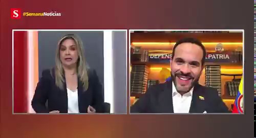 Pasamos de la Vicky Dávila que enfrentaba a Abelardo de la Espriella por su relación con Alex Saab, a la Vicky que le lava la cara a 'matagatos' preguntándole si le gusta la changua o el ajiaco. ¿Qué pasó? ¿Le prohibieron hablar?