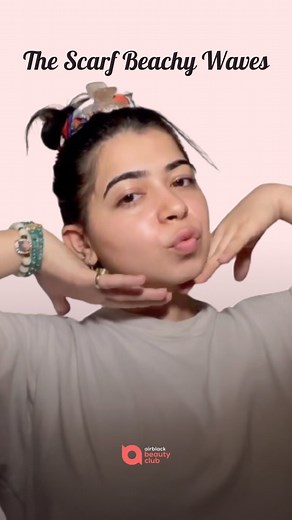 Love heatless waves but don’t have the tools to create them? Don’t worry, we have a super easy hack for you to try!💇‍♀️ . . Using these 6 steps, you can get the perfect beachy waves to flaunt without any heating devices. 🌸Step 1 Tie your hair in a high ponytail: Start with tying your in a high ponytail and ensure there no bumps in between. You can use a small comb to resolve this issue. ⭐Step 2 Roll the hair in a silk scarf: Take a scarf and put it around your head. Now, gather your hair and r