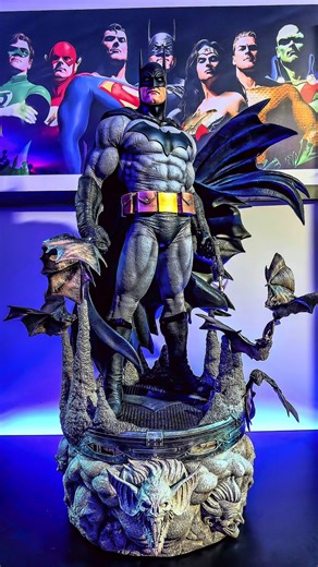 The best Batman statue ever? It’s certainly up for debate! The @Legendary Beast Studios 1/3 scale Batman statue is truly incredible. Jay and the team truly outdid themselves with this piece. From the pose, to the texturing, to the switch outs, this piece has everything a comic fan could ask for in a definitive Batman statue. Instantly my favorite in the collection. You know I had to display the @Alex Ross Art options as my main setup for this as well 🦇 A special shout out to Todd at @Spec Ficti
