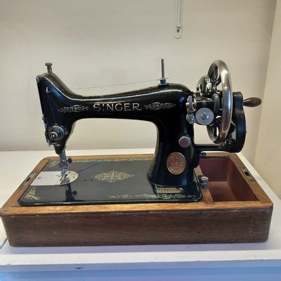 Singer 99 Hand Crank Sewing Machine 1928 W/Case | eBay
