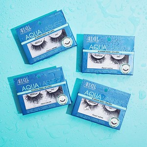 8.3K views · 411 reactions | Conoce la nueva línea Aqua Lashes de Ardell Beauty  ¡Pestañas de alto impacto sin necesidad de utilizar pegamento!  ¡Así es! Las nuevas Aqua Lashes se adhieren a tus ojos en segundos gracias a que contienen una banda que se activa con el agua ¡sin necesidad de pegamento! Sí, solo agua y nada de adhesivos ✨ A solo $87.00 pesos De venta en tus Tiendas Dax! #MeGustaDax #bellezayalgomas | Tiendas Dax | Facebook