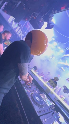 15K views · 89 reactions | Gotowi na kolejne klubowe show?  Dzisiaj 11.10 w Energy 2000 Przytkowice zagra legendarny Mike Candys!   퐌퐈퐊퐄 퐂퐀퐍퐃퐘퐒 na sali głównej około 01:00*  Dla każdej Pani na wejściu do 22:00 w prezencie VOUCHER 30zł do wykorzystania w barach!  MIKE CANDYS ☆ LIVE MIX | Energy 2000 Przytkowice | Facebook