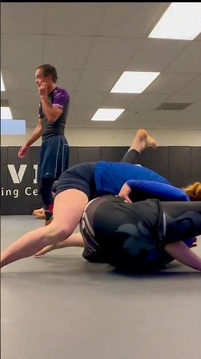 Pendulum Sweep from Closed Guard