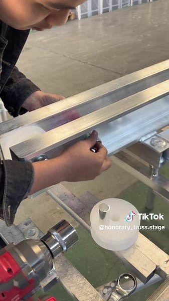 Top piece for 290*290 truss #boxtruss #rigginglife #eventdesigner #stagesetup #livesound #stagetech #eventstage #riggingstage #barriers #scaffoldinglife #stagetruss #f34 #stage #aluminumfence #scaffolding #scaffoldinglife #boxtruss #trusssystem #stageset #platform