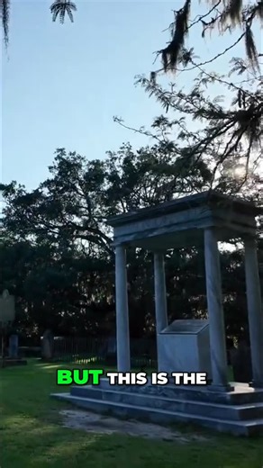 The grave of Burton Gwinnett: Signer of the Declaration of Independence in Savannah, Georgia. #famousgraves #cemetery #history #declarationofindependence | Freyzel Productions