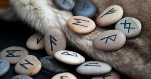Runas de Odin: conheça o oráculo e como consultá-lo