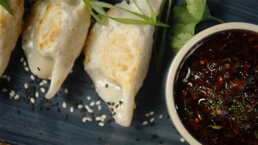 Gyoza croustillants au poulet, un délice japonais savoureux
