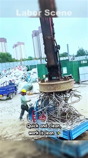 Excavator magnet lifts scrap rebar, manual hauling hits the bar 🚀