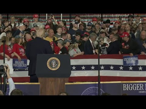 Trump pauses Kentucky rally after woman has medical event