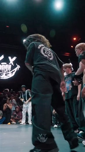 Traveling Headspins?🤔🔥 ➖➖➖➖➖➖➖➖➖➖➖➖➖➖➖➖➖ Follow👉🏼 @headspinworld 👈🏼if you love Headspins & Support . Credit: @bboytomoki_2009 @supernaturalz92 #headspin #stunt #powermoves #bboying | headspinworld