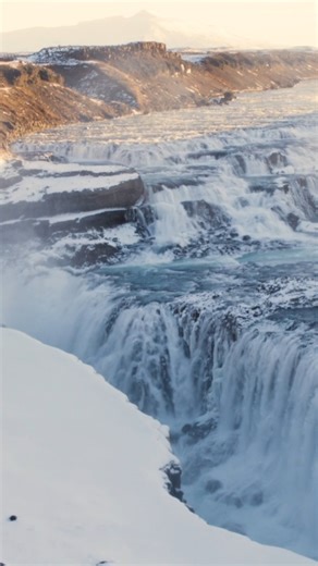 Gullfoss means “Golden Falls,” and it lives up to the name! 💛💦 On sunny days, the mist catches the light and creates shimmering rainbows over the gorge. Pro tip: Visit around midday for the best chance of catching the rainbow! 🌈 | Guide to Iceland