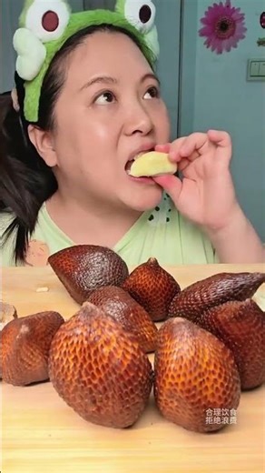 Unbelievable Snake-Skin Fruit: Peel It to Reveal a Serpent