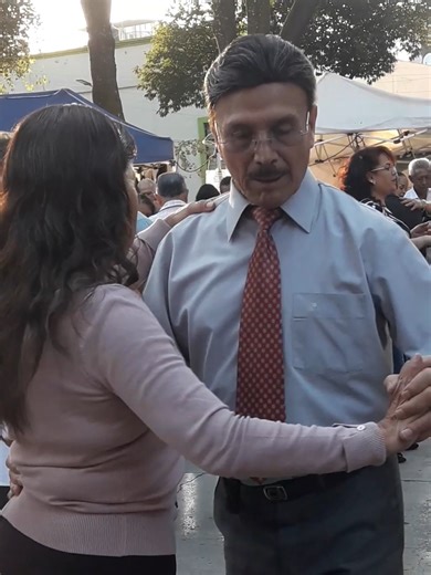 Ritmo y Elegancia en la Ciudadela: Baile y Sabor