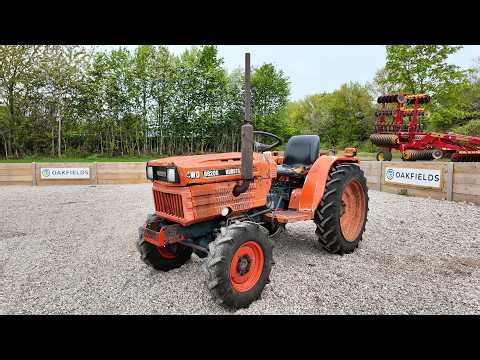 Kubota B8200D 4WD Tractor 25673