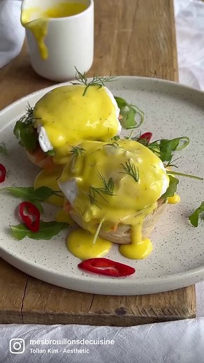 Recette d'œufs Bénédicte revisités avec avocat et saumon