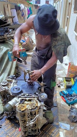 Removal of Range Rover engine pulley #rangerover