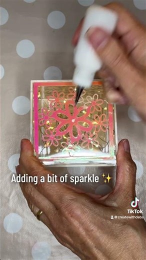 Beautiful daisy themed light cube for decoration in the home or at a party #birthday #homedecor #diy